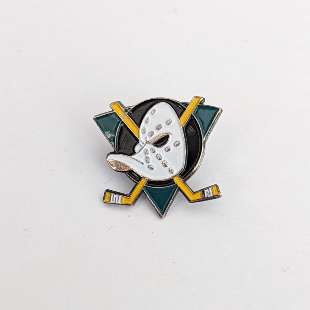 Mighty Ducks - Vintage Hockey Pin